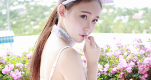 insting bermain poker & cewek seksi cute copy